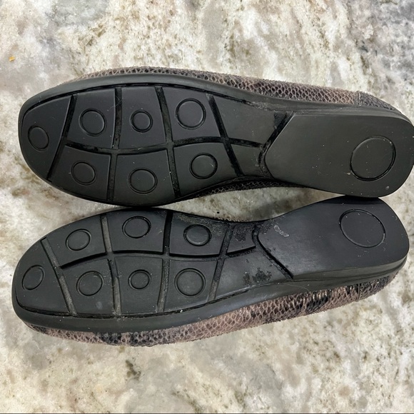 Impo Betty Brown Snake Print Leather Embossed Driving Loafer Flats Size 5.5 - Picture 10 of 10